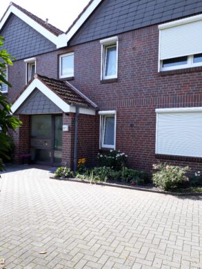 Westerstede – 2 Zimmer Küche Bad Oberwohnung an Interessenten Ü50, 26655 Westerstede, Etagenwohnung